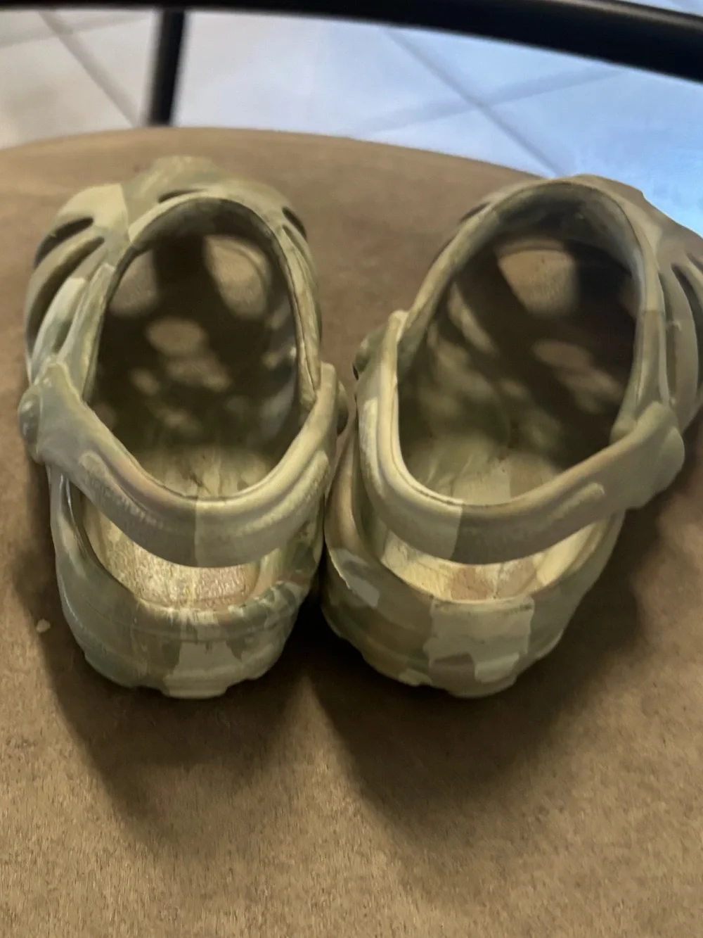 Size 5 Baby Deer camouflage slip on waterproof breathable Clog.  In EUC!